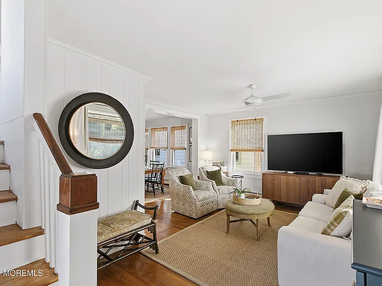 526 W End Ave — Photo 3