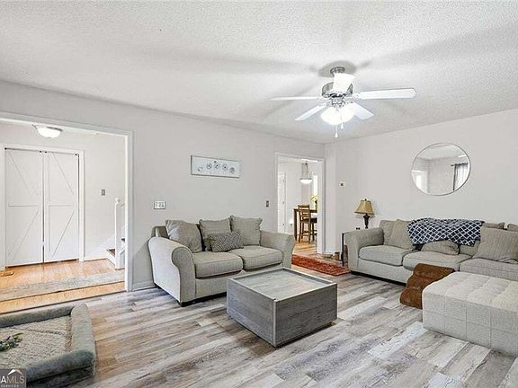 4th image of 363 Barrington Dr