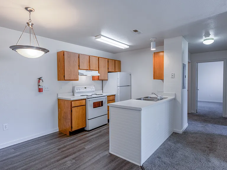 Lyons Gate Apartments — Photo 10