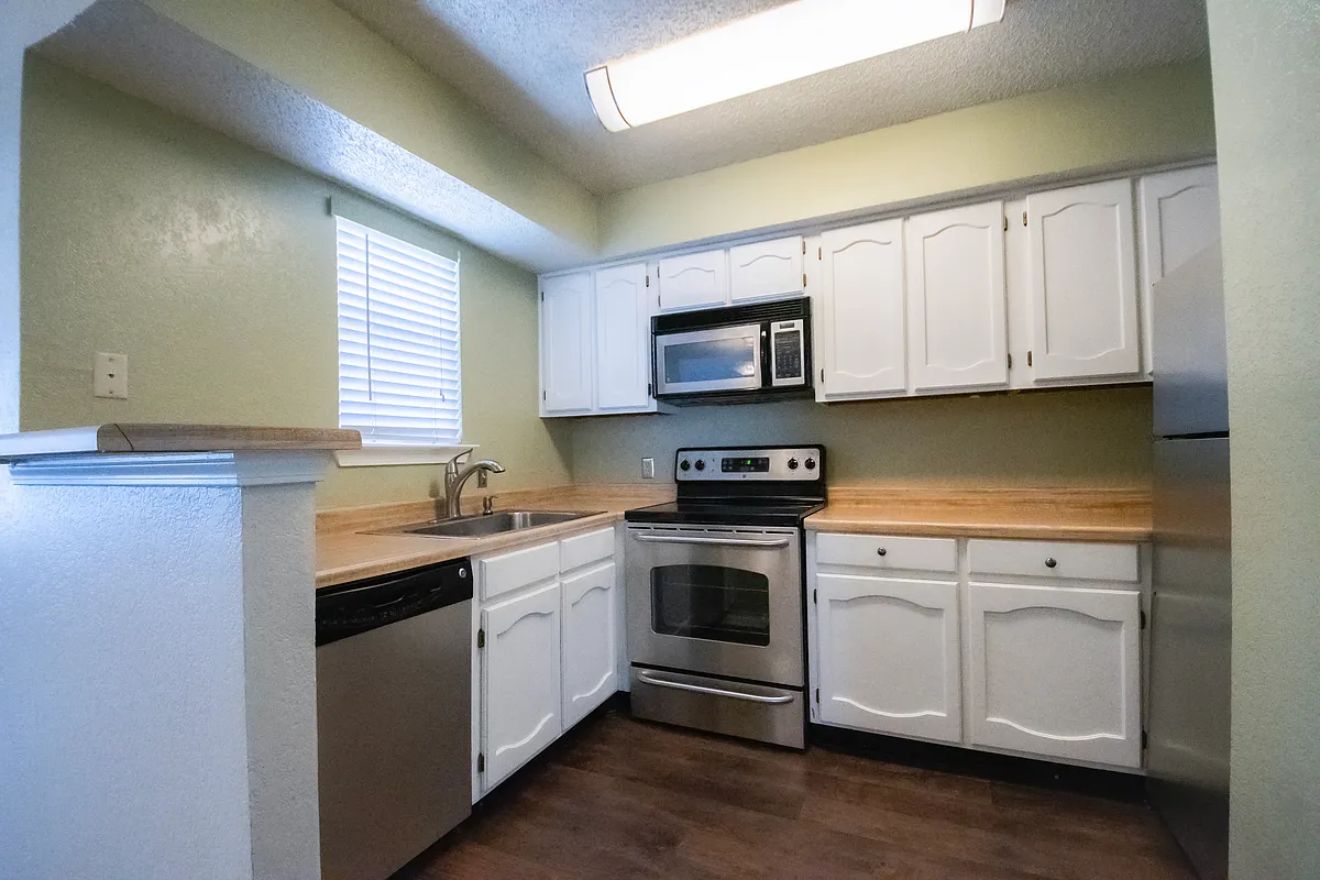 Building Photo - 3121 Sondra Dr #203