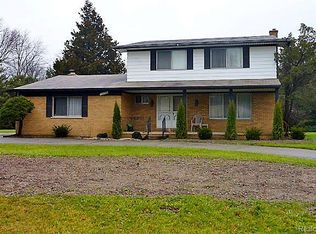 29330 Bermuda Ln, Southfield, MI 48076