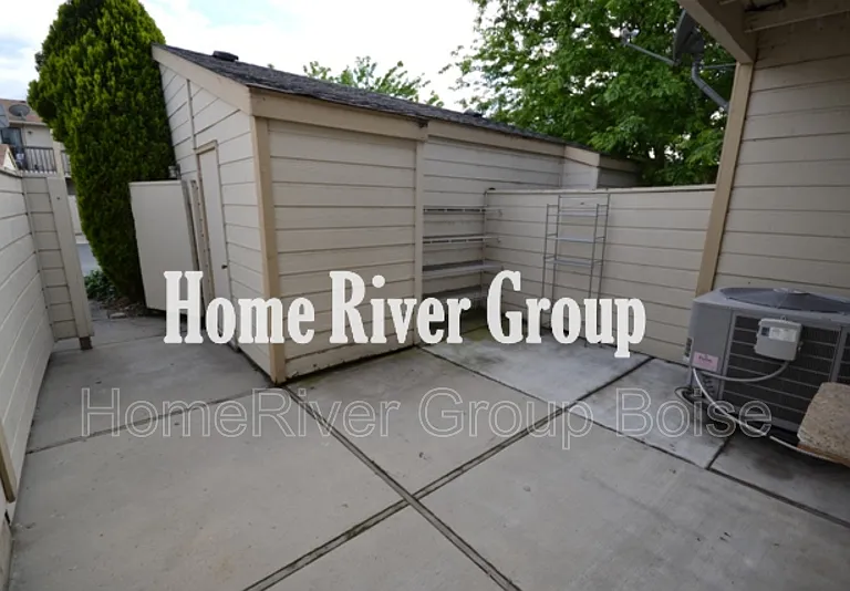 1982 E Old Saybrook Ln — Photo 13