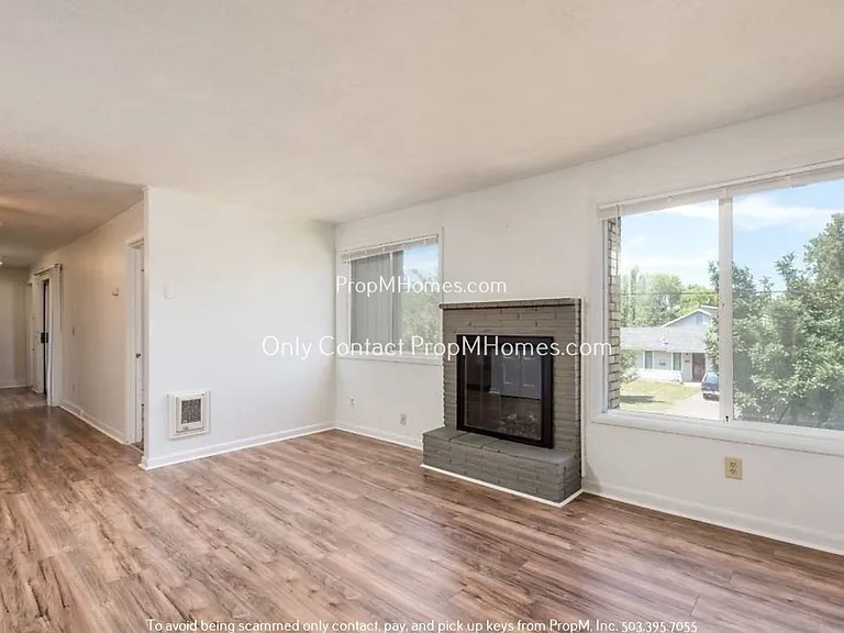 350 Shipping St NE — Photo 2