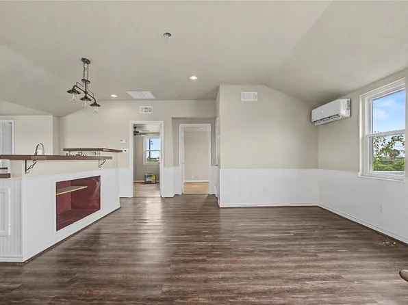 11 Chimaera Rd, Sargent, TX 77414