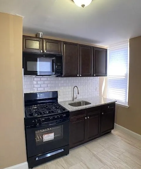 1950 Clarence St #2 — Photo 1