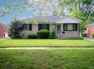 29974 Tamarack Dr, Flat Rock, MI 48134