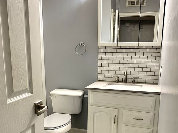 5th image of 615 Carter Ln APT D4