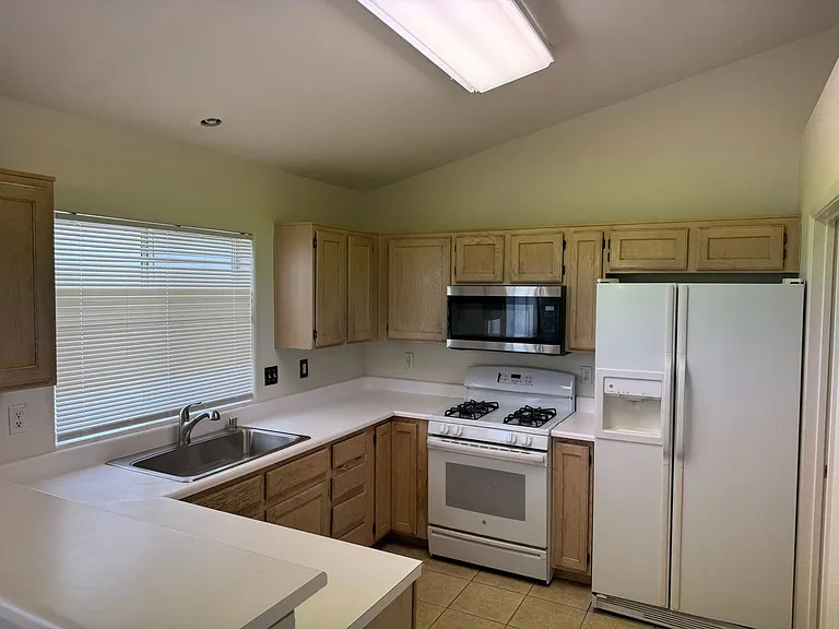 3932 Marble Mountain St — Photo 4