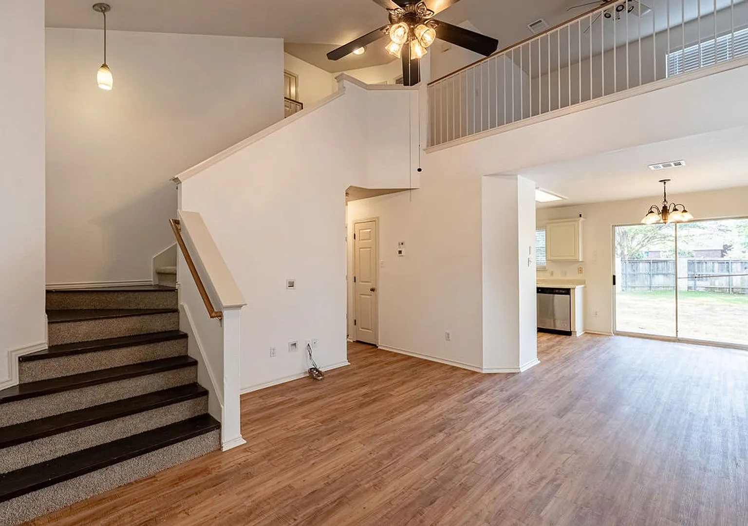 Beautiful 3 bedroom, 2.5 bathroom home in Milwood — Photo 4