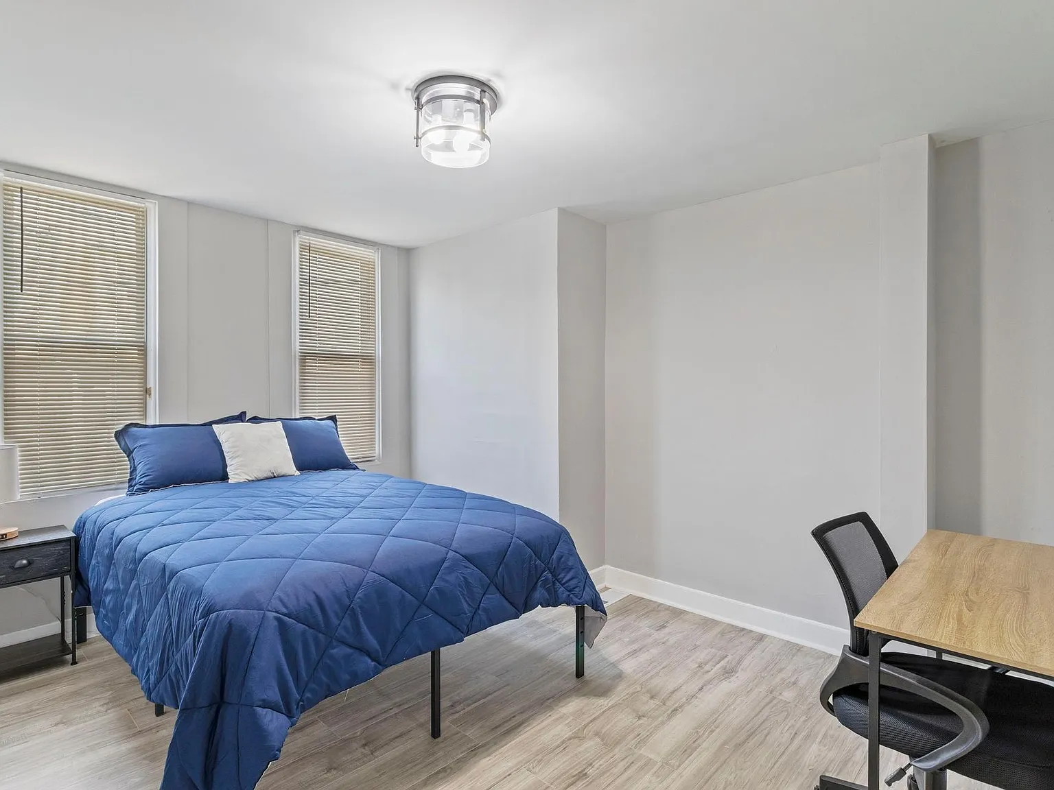 3 bed, 1.0 bath, 795 sqft, $832 — Photo 3