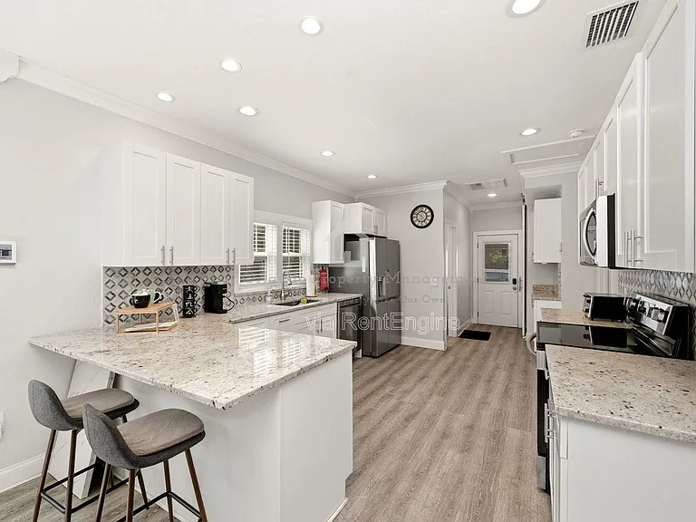 302 W Park St — Photo 13