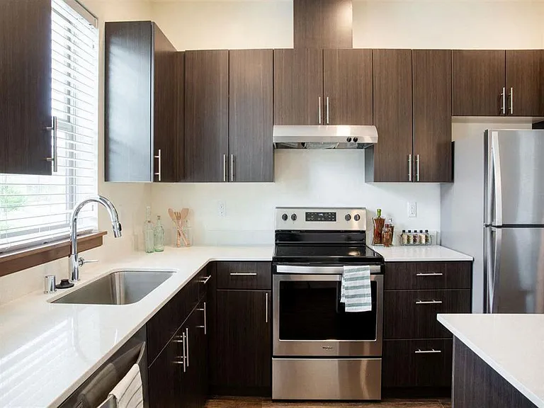Sawyer Trail Apartments & Townhomes — Photo 16