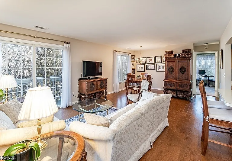290 Potomac Dr — Photo 1