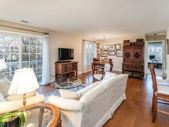 290 Potomac Dr, Basking Ridge, NJ 07920