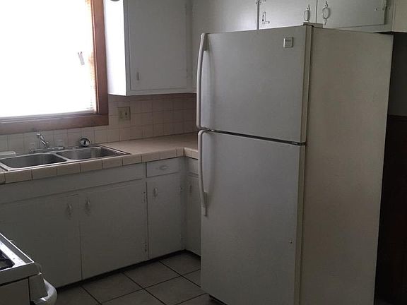 Large kitchen 14' 2" x 9' 7"
