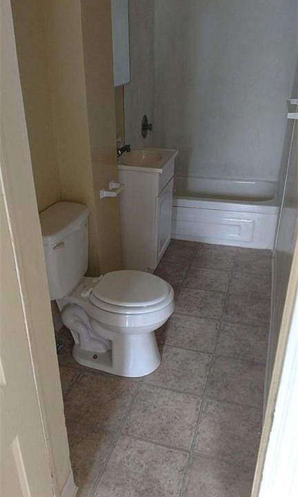 1st image of 200 Elmhurst Ave
