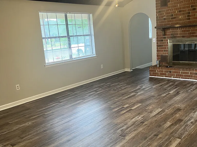 1103 Hickory St — Photo 5