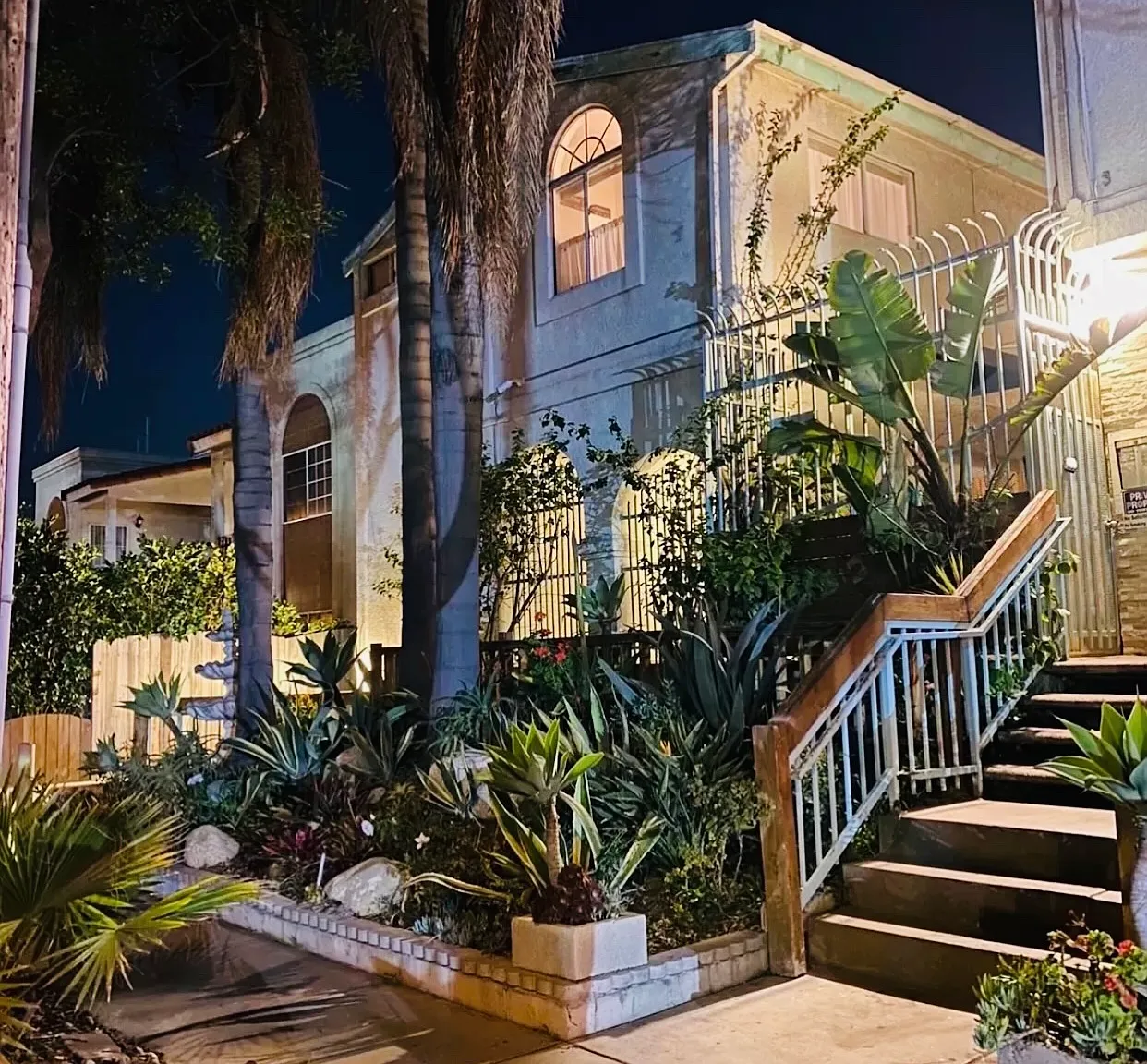 2 bed, 1.5 bath, 1050 sqft, $4,500 — Photo 2