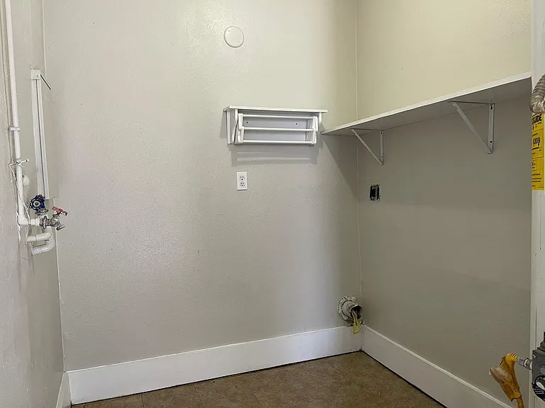 4918 Airport Blvd — Photo 10