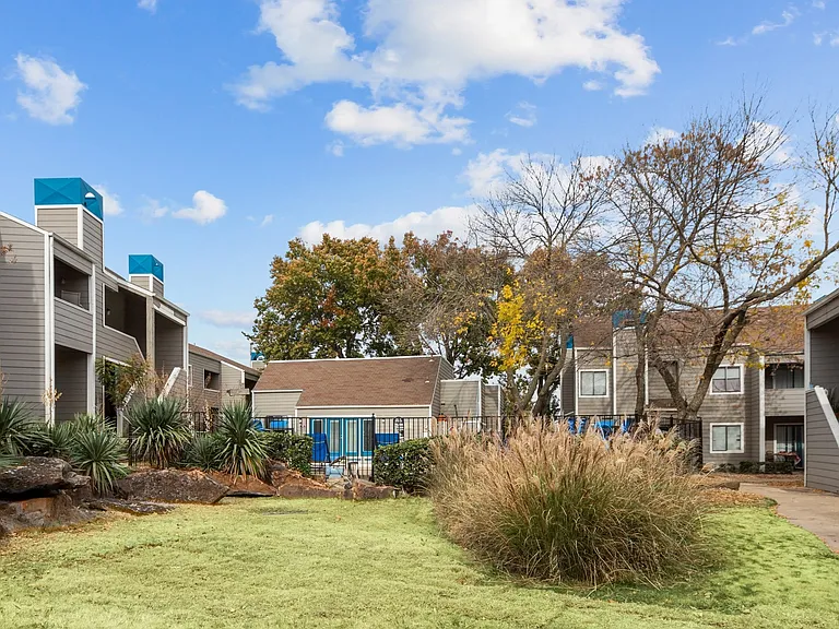 Silver Springs Apartments — Photo 36