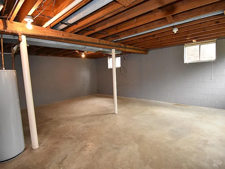 433 Anniston Dr — Photo 16