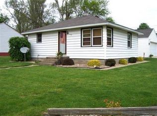 902 Ash Ave, Sterling, IL 61081