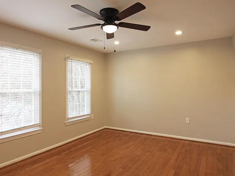 4427 Holly Ave — Photo 23
