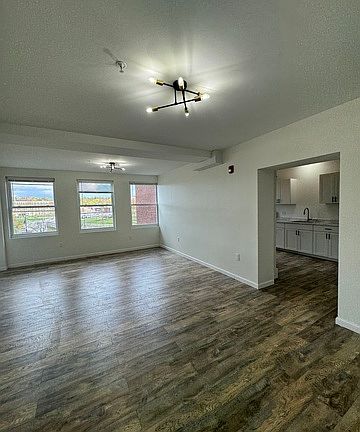 4th image of 61 Colony St #2C