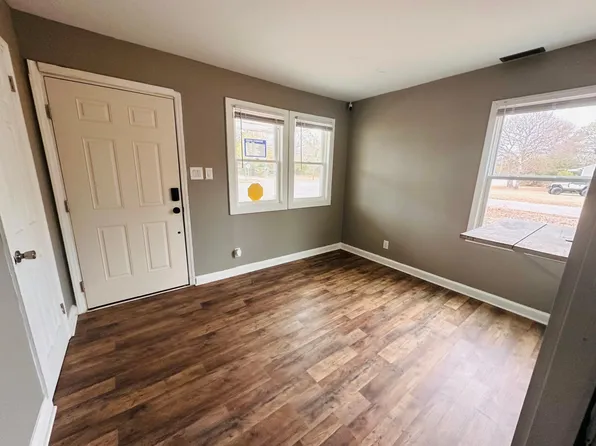 1101 Honeycutt Rd, Fayetteville, NC 28311