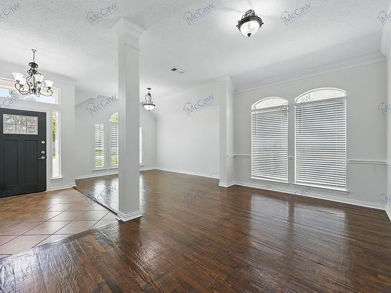 544 Layton Dr — Photo 6