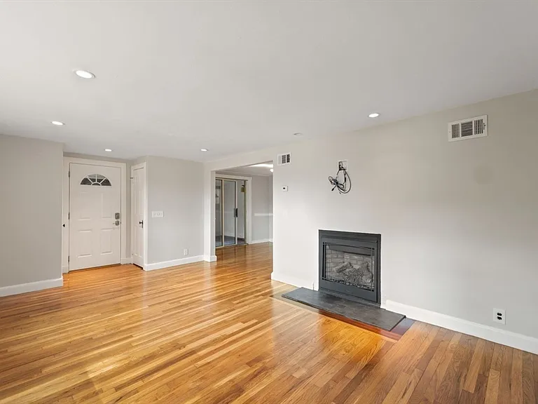 42 Elinor Rd — Photo 1