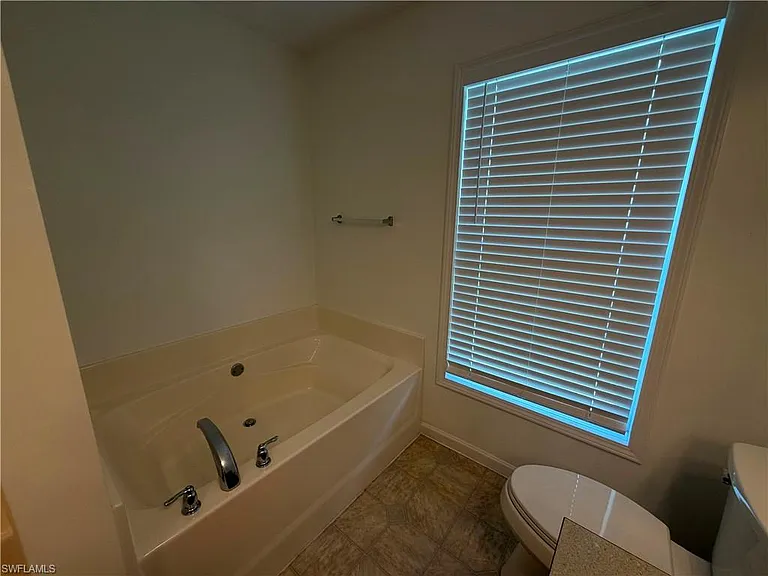 250 Leawood Cir — Photo 33