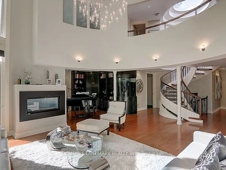 35 Gardiner Rd E — Photo 9
