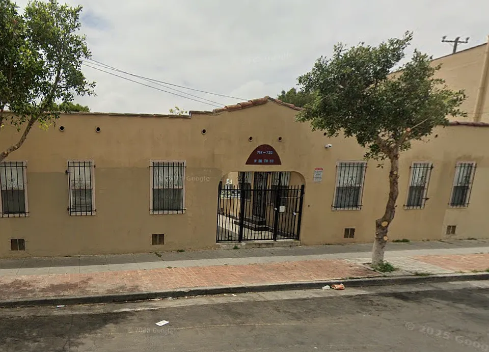 716 W 66th St
