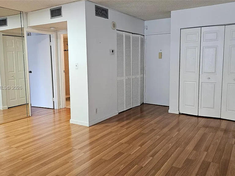 16909 N Bay Rd #217 — Photo 2