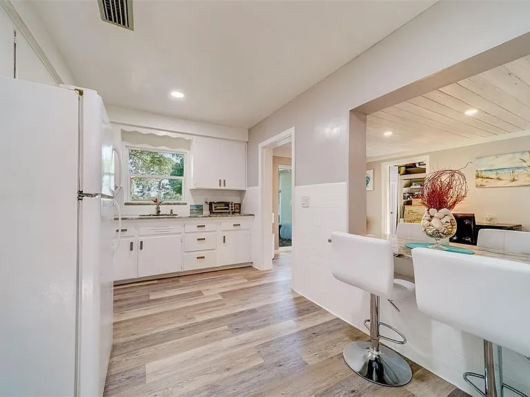 10802 Mohawk Rd — Photo 11
