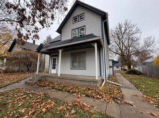 1116 12th Ave APT 2, Moline, IL 61265