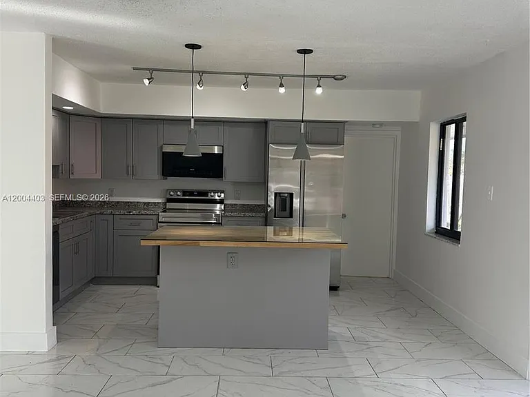 220 SW 8th Ave #1-2 — Photo 6