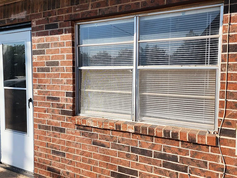 320 E Edwards St #16 — Photo 3