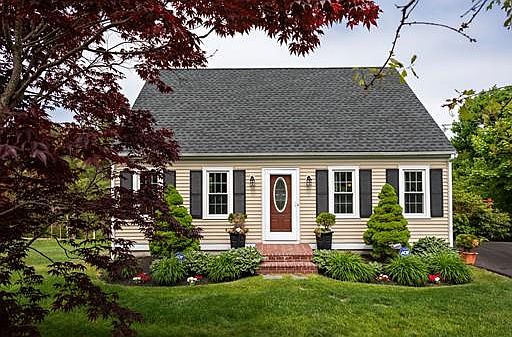3rd image of 18 Jocelyn Ave