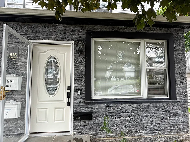 815 Carpenter Pl — Photo 2