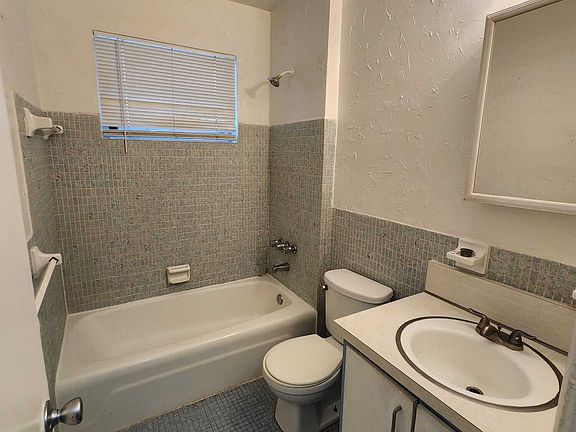 5th image of 7211 Venetian St APT 10