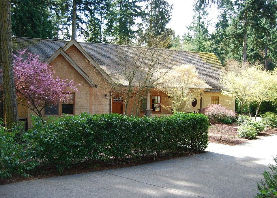 1st image of 163 Foxfield Dr
