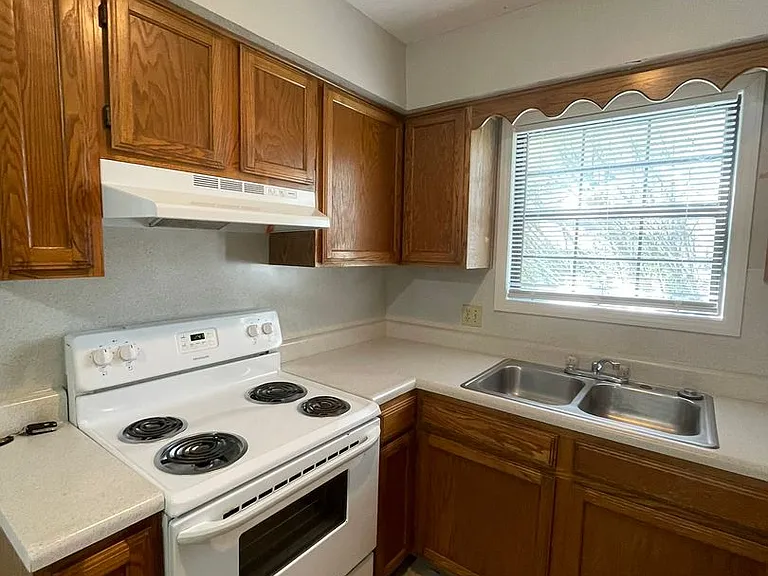 521 N Oak Grove Ave #B — Photo 27