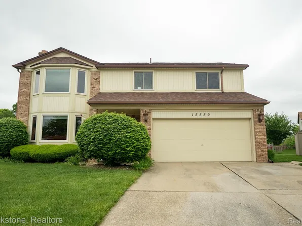 15559 Williamsburg Dr E, Macomb, MI 48044