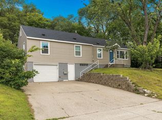 2710 W 110th St, Bloomington, MN 55431