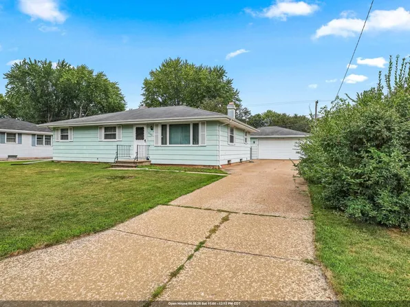 1146 Honeysuckle Ln, Neenah, WI 54956