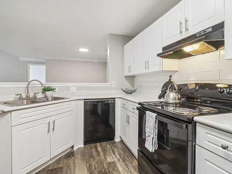 Walden Brook Apartments — Photo 27