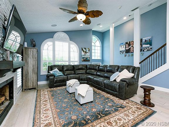 3rd image of 2124 Villa Way