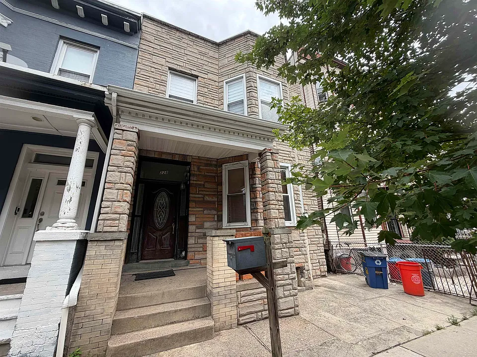 228 Maple St #2